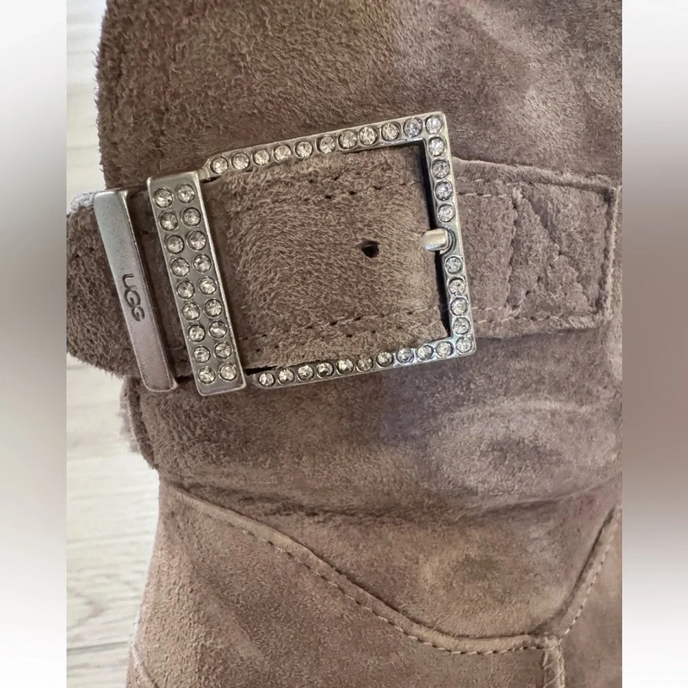 UGG Suede Boots Sz 8 Womens REMORA Bling Buckle Purple Gray Pull On Warm Leather